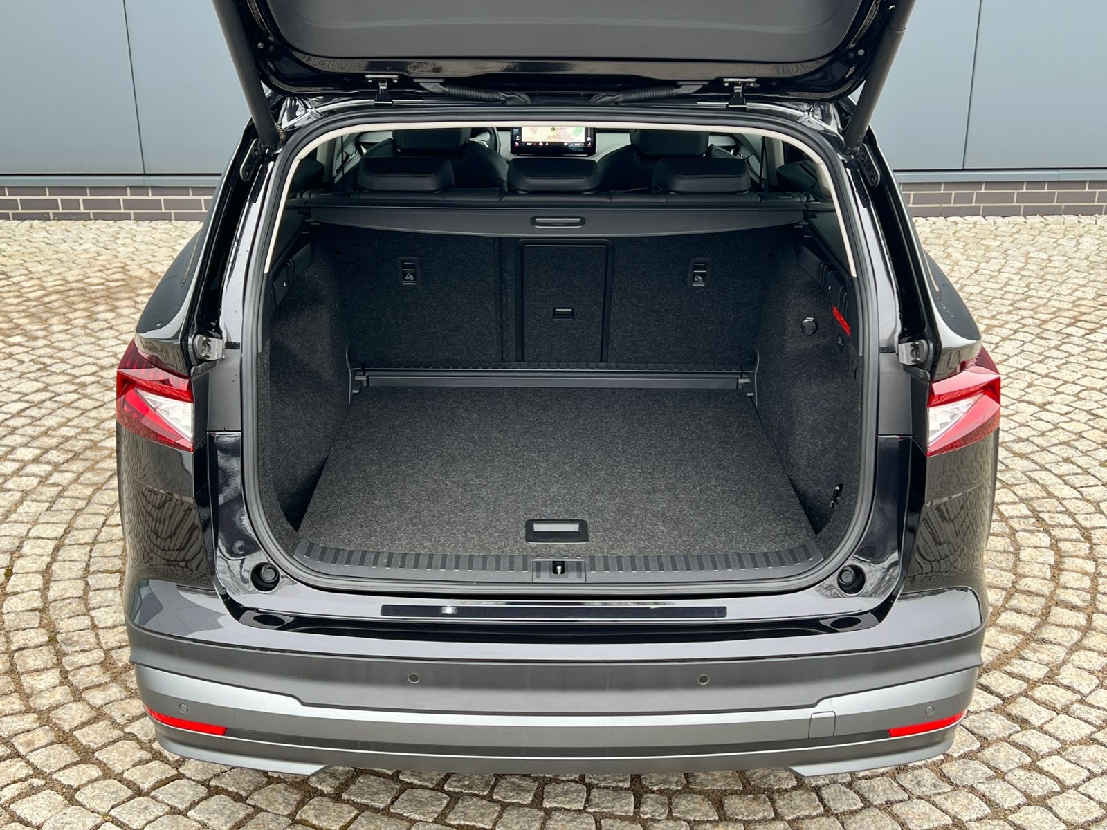 Fahrzeugabbildung SKODA Enyaq iV 80 Suite *AHK, Wärmepumpe, DCC, LED*