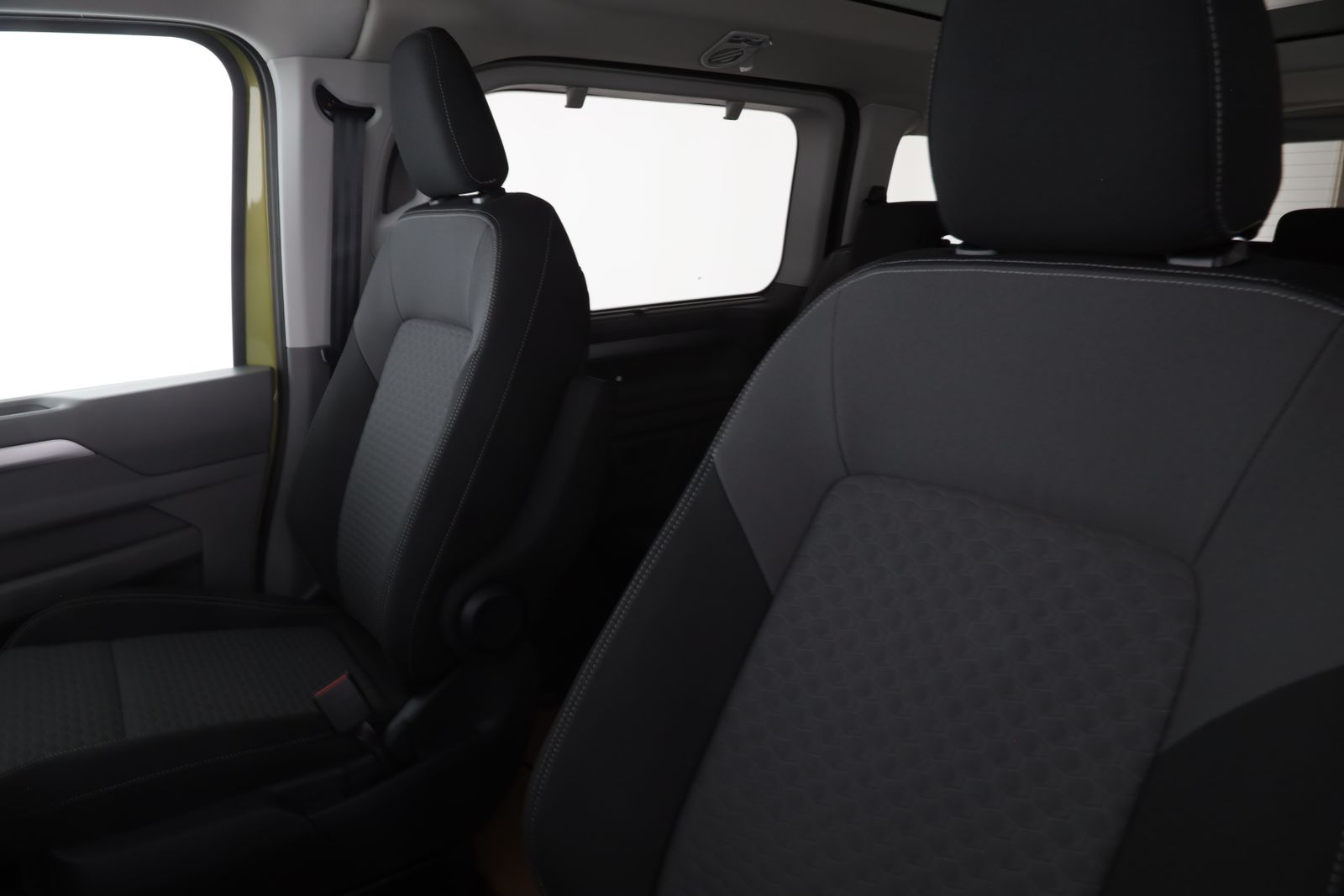 Volkswagen T7 Caravelle - Bild 12