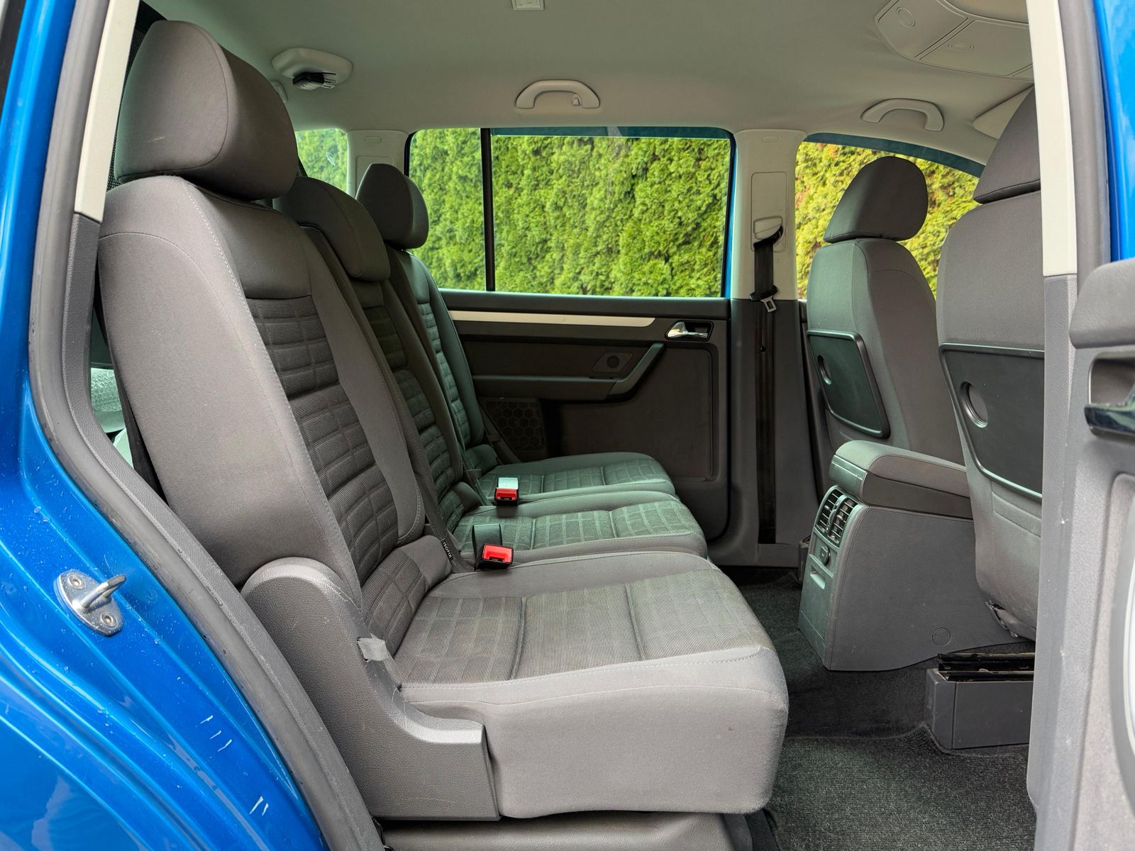 Fahrzeugabbildung Volkswagen Touran 2.0 FSI Goal NAVI+AHK+PDC+TEMP+ALLWETTER+