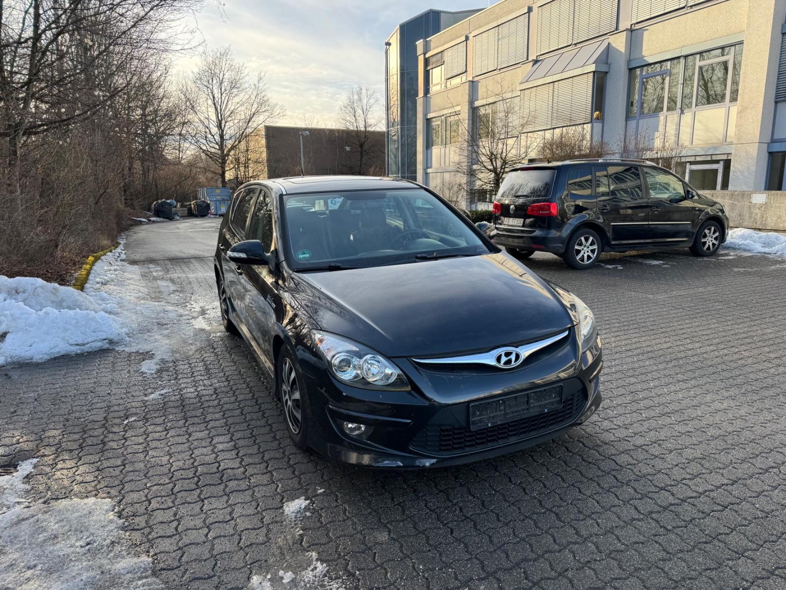 Hyundai i30 blue 1.6  /Sport /SD /Klima/Teilleder