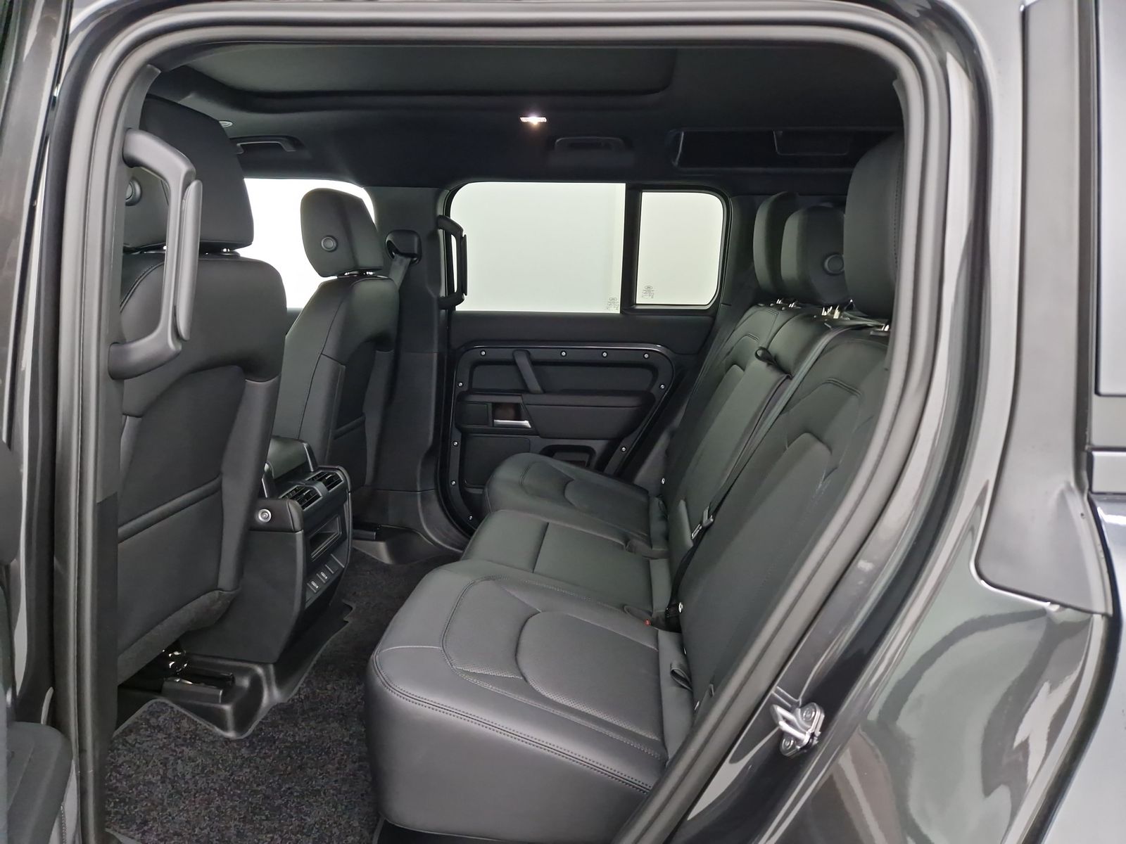 LAND ROVER Defender D250 X-Dynamic SE AHK Pano – Bild 9