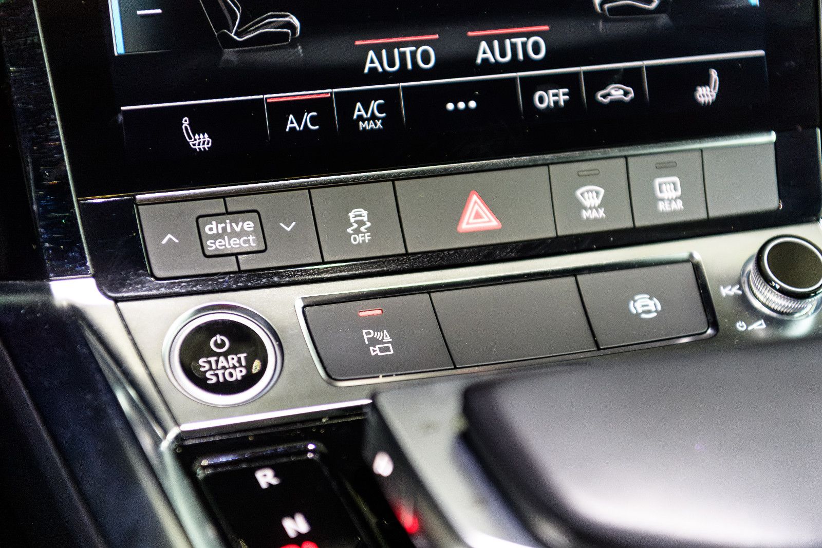 Fahrzeugabbildung Audi e-tron 55 quattro S line NAVI+LED+SZH