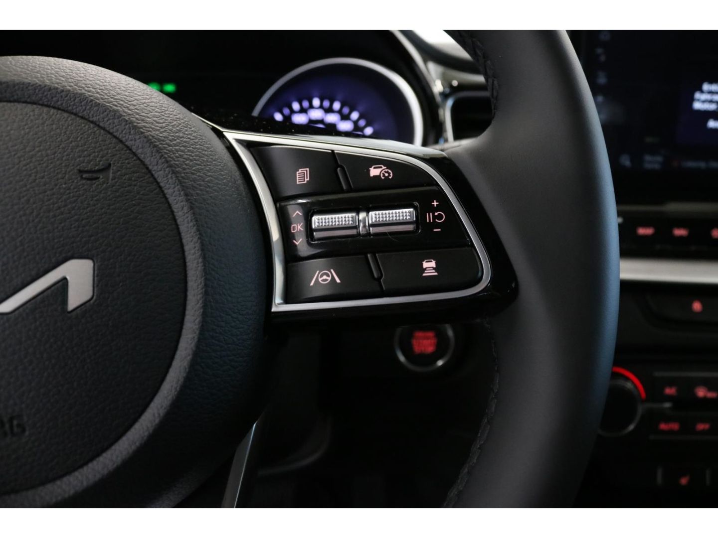 Fahrzeugabbildung Kia Ceed Ultimate Edition 1,5 T-GDi 48 V LED 17 Zoll