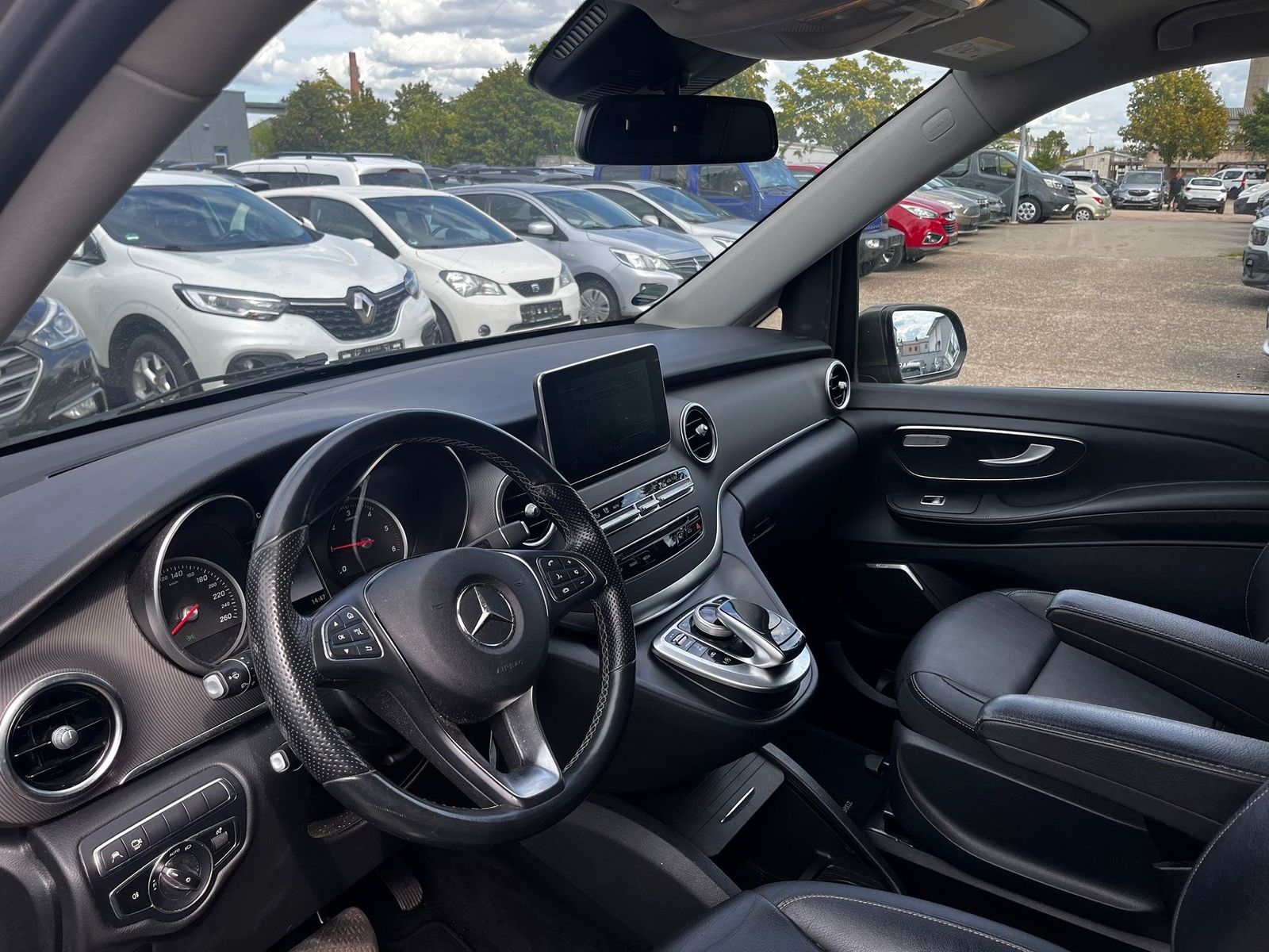 MERCEDES-BENZ V 220 CDI lang Avantgarde Edition – Bild 8