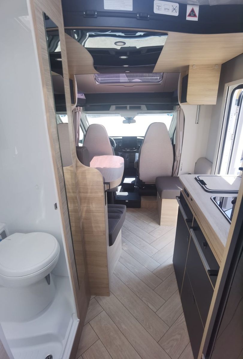 Fahrzeugabbildung Challenger 287 Graphite Edition m. Hubbett