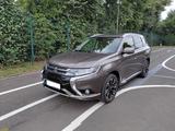 Mitsubishi Plug-in Hybrid Outlander - Mitsubishi Plug-in Hybrid Outlander mit Schiebedach
