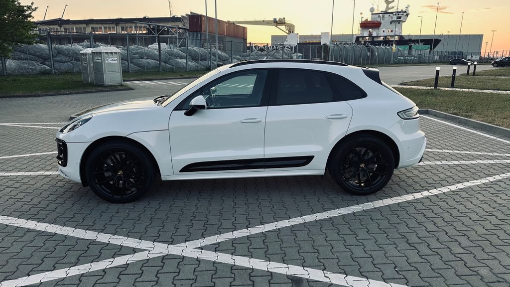 PORSCHE Macan 2024