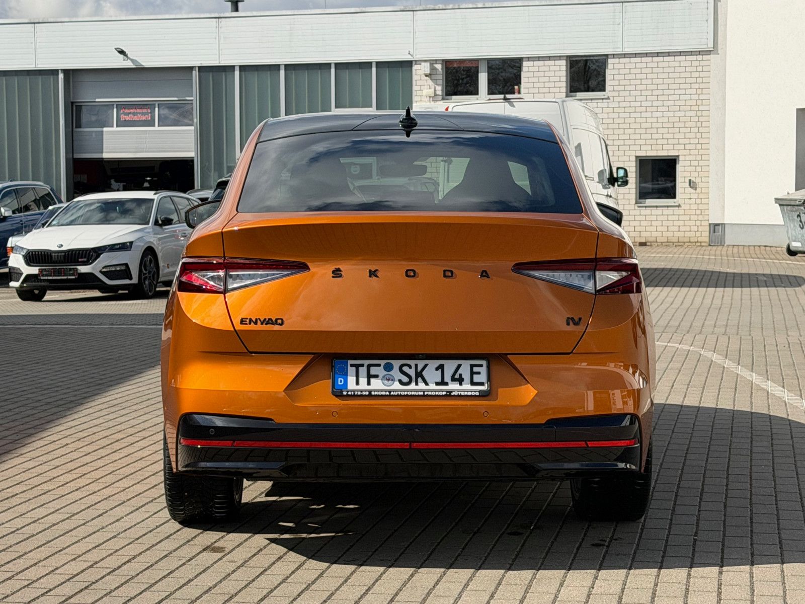 Fahrzeugabbildung SKODA Enyaq RS*ACC*SZHZNG*NAVI*360°*CARPLAY*AMBIENTE*