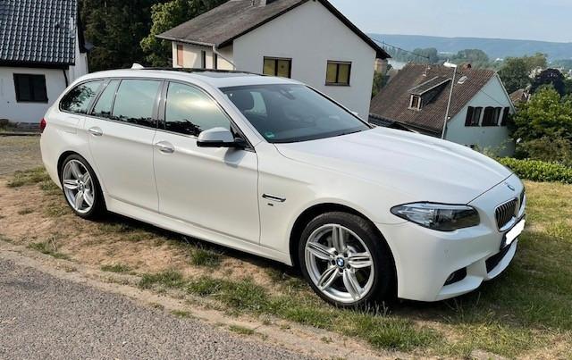 BMW 530d xDrive Touring /M Paket/AHK/Pano/8-fach 
