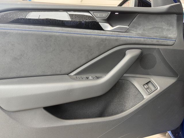 Passat R-Line 1,5 l eHybrid DSG AHK-klappbar Nav