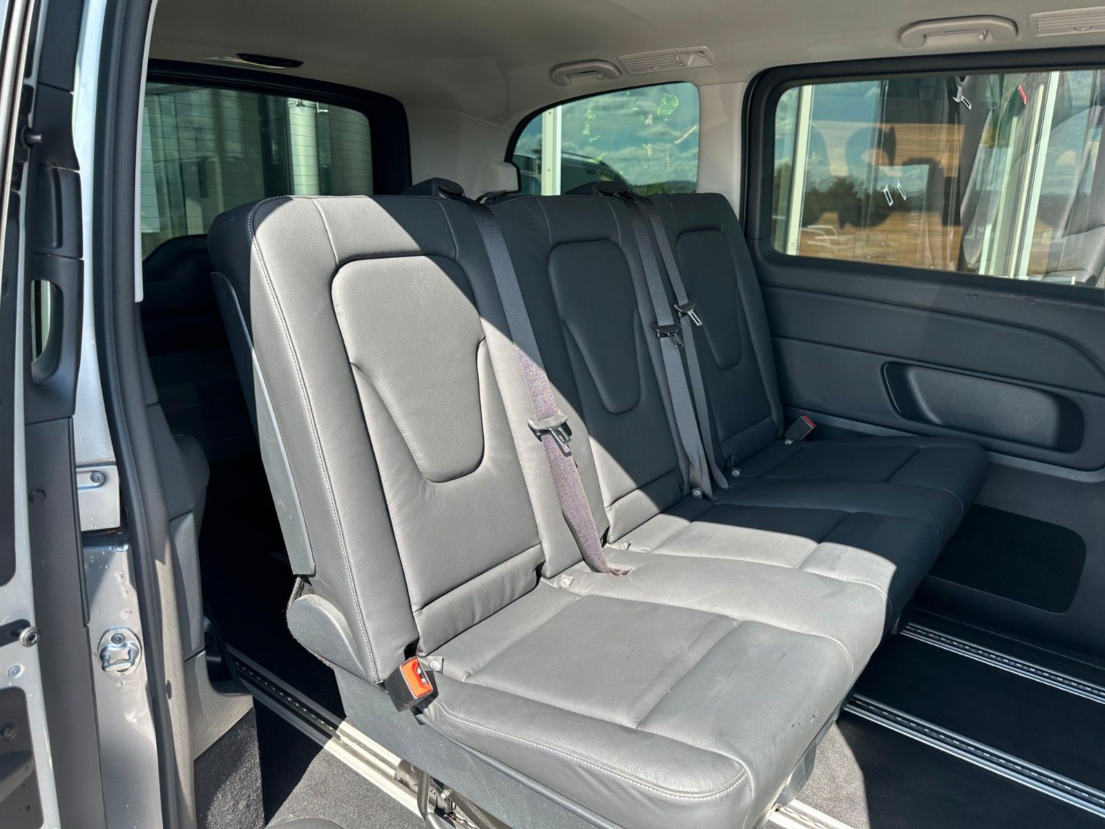 Fahrzeugabbildung Mercedes-Benz V 250 EDITION 4MATIC Kompakt Liege-Paket AHK2,5t