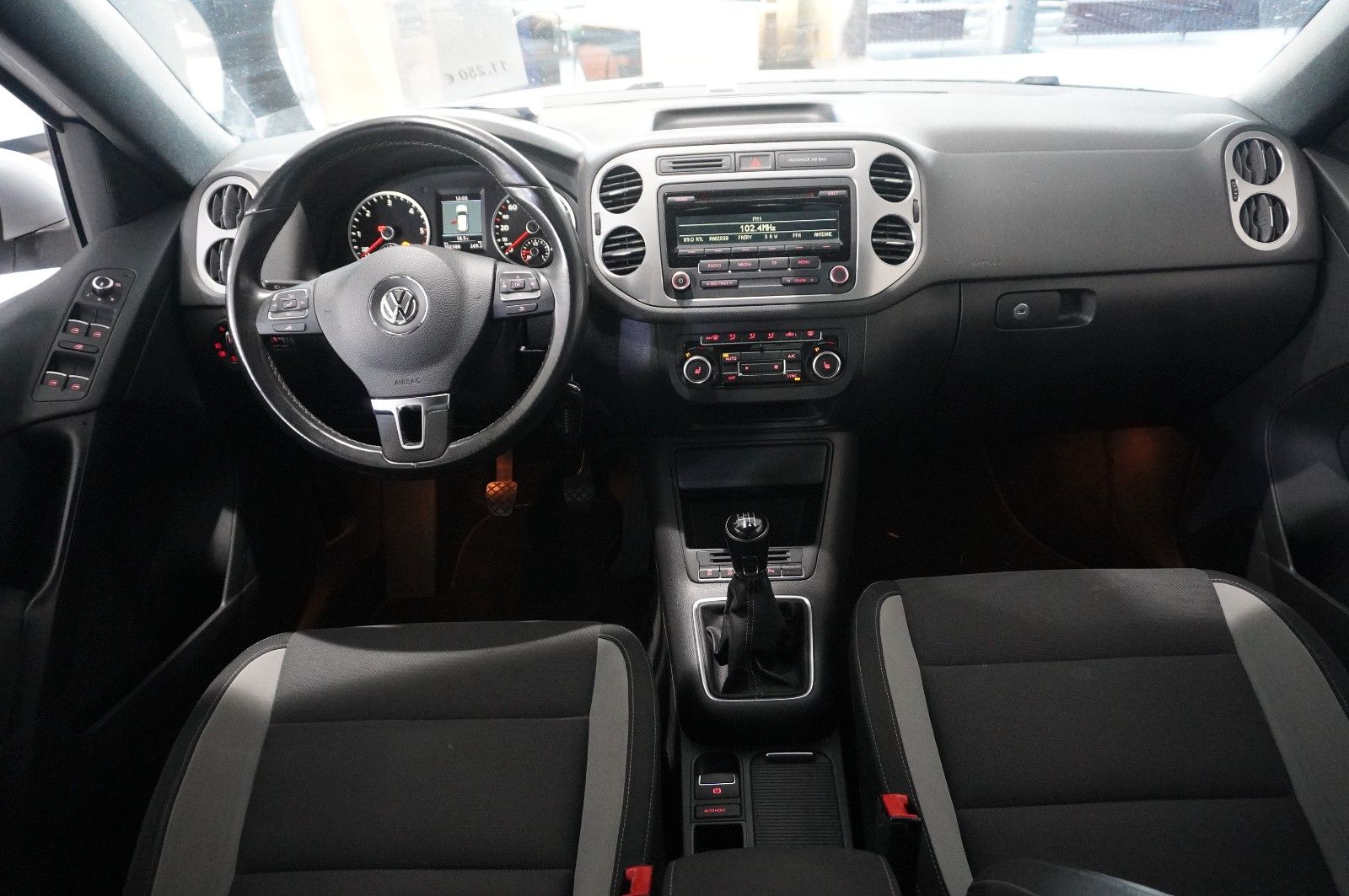 Fahrzeugabbildung Volkswagen Tiguan 2.0D LIFE KLIMA/SHZ/PDC/AUX/NEBEL