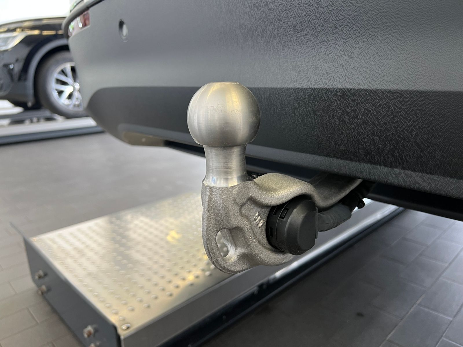 Fahrzeugabbildung Volkswagen Tiguan LIFE 1.5 eTSI DSG *AHK, LED Plus, Kamera,