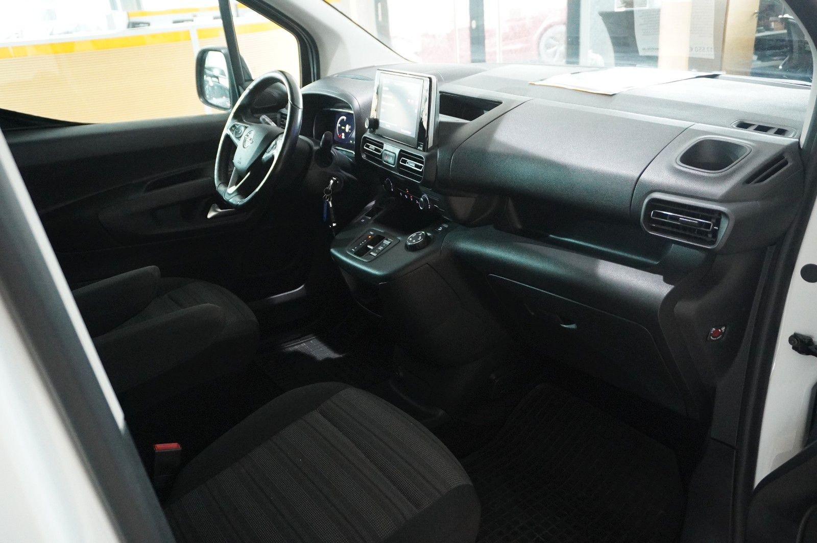 Fahrzeugabbildung Opel Combo-e LIFE ELEGANCE 11KW NAVI/KAMERA/VIRT./DAB