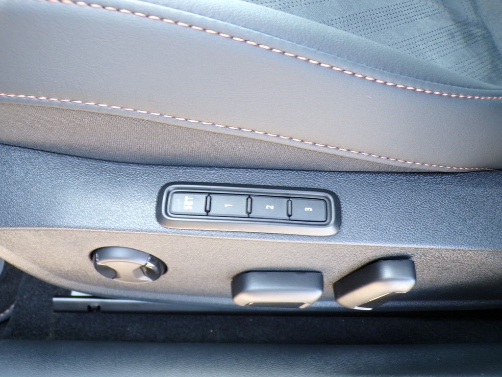 Fahrzeugabbildung CUPRA Leon Sportstourer 1.5 eTSI DSG