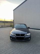 BMW E90 320i  gepflegter Privatverkauf - : Privatverkauf