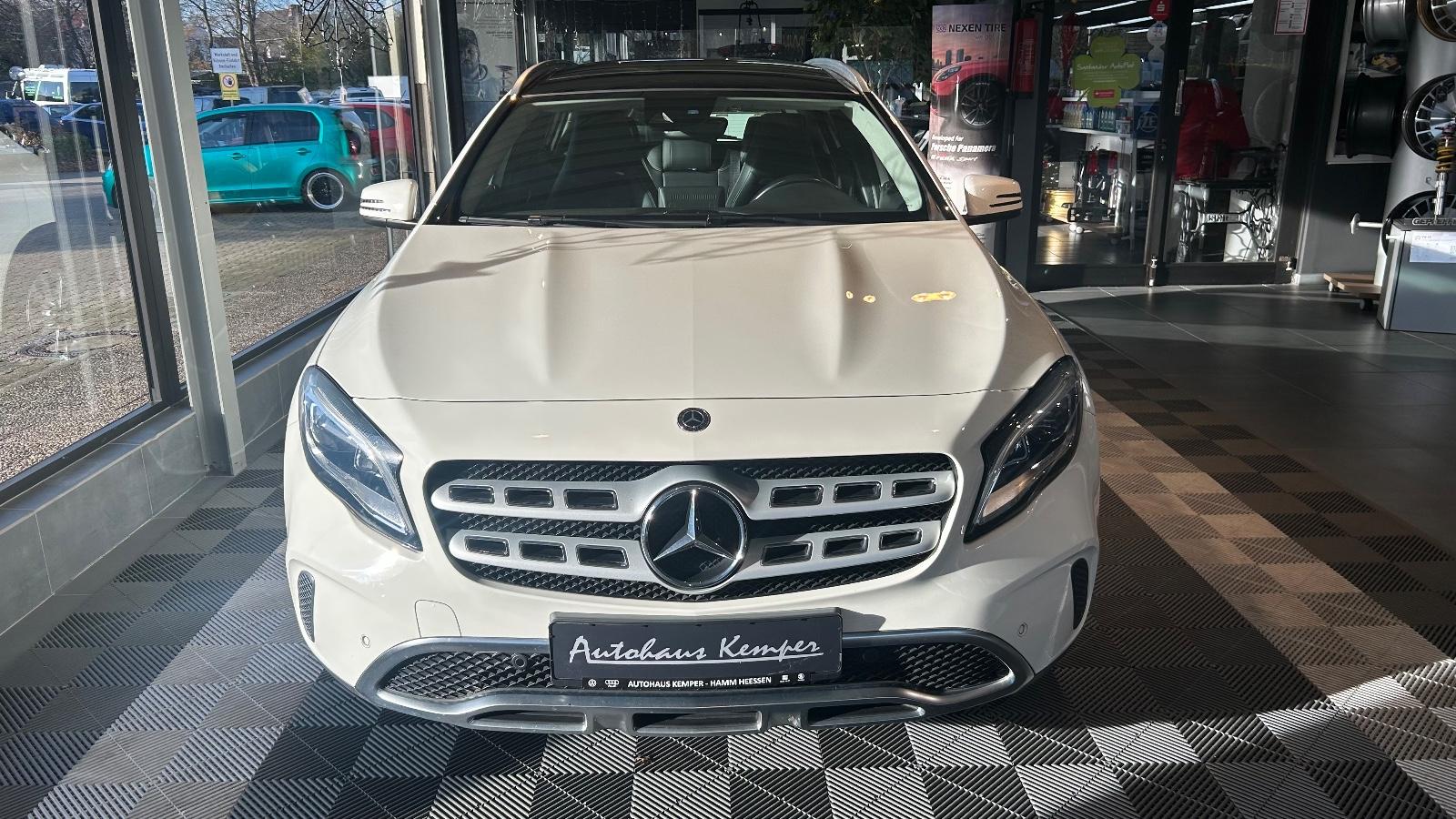 Mercedes-Benz GLA 250 4Matic Navi SHZ Tempomat LED Parklenk