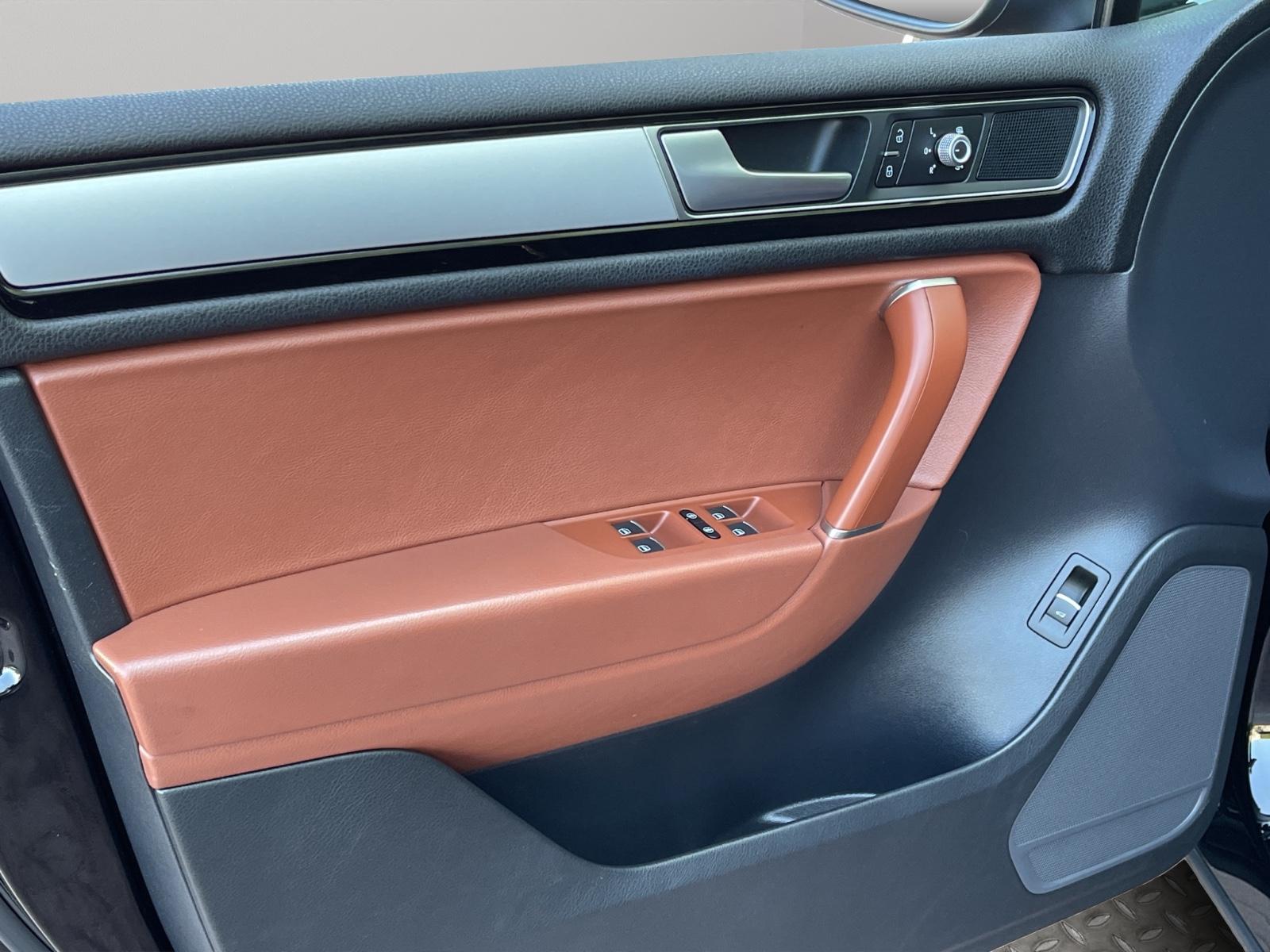 Volkswagen TOUAREG V6 TDI 4 MOTION LEDER PANORA SCHECKHEFT