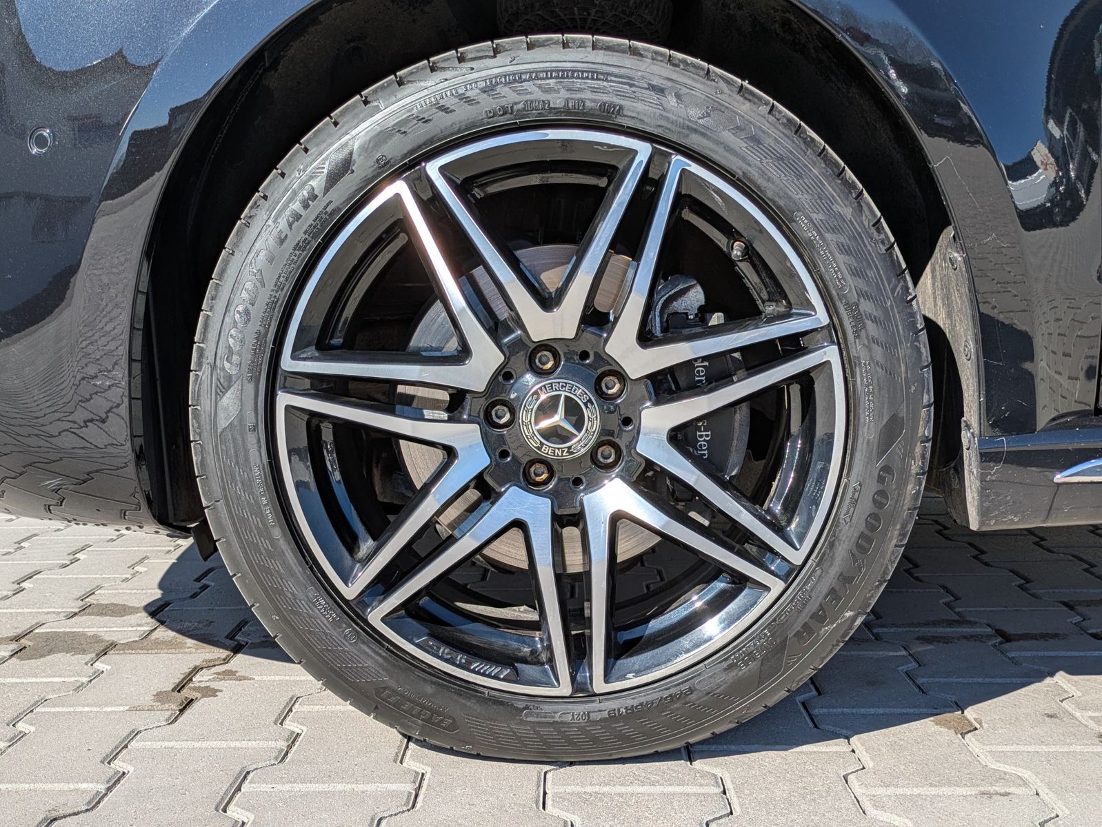 Fahrzeugabbildung Mercedes-Benz V 300 d 4MATIC AMG lang PANO*LED*LEDER*DISTR.