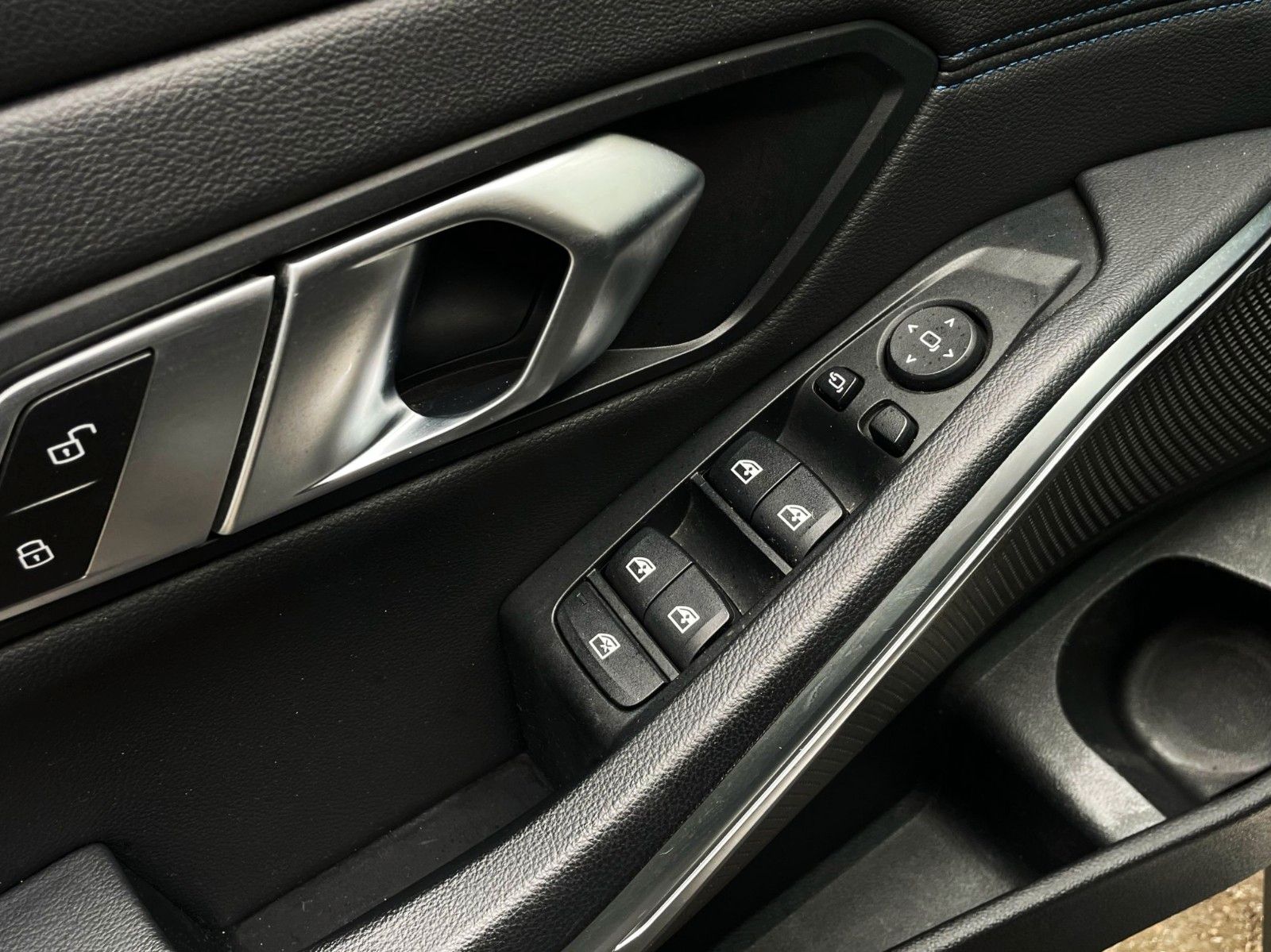Fahrzeugabbildung BMW 320d M SPORT SAG tLEDER NAVI HiFi LIVE COCPIT+