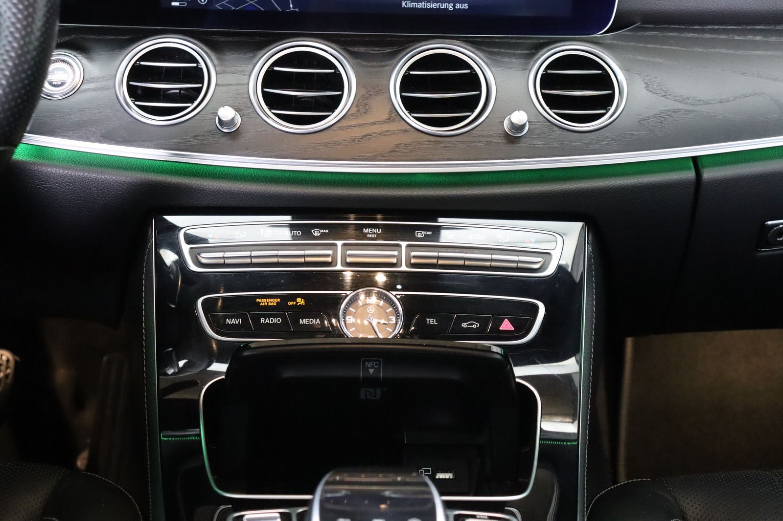 Fahrzeugabbildung Mercedes-Benz E 400 T 4Matic * Airmatic * STHZ * Memory AVANTG