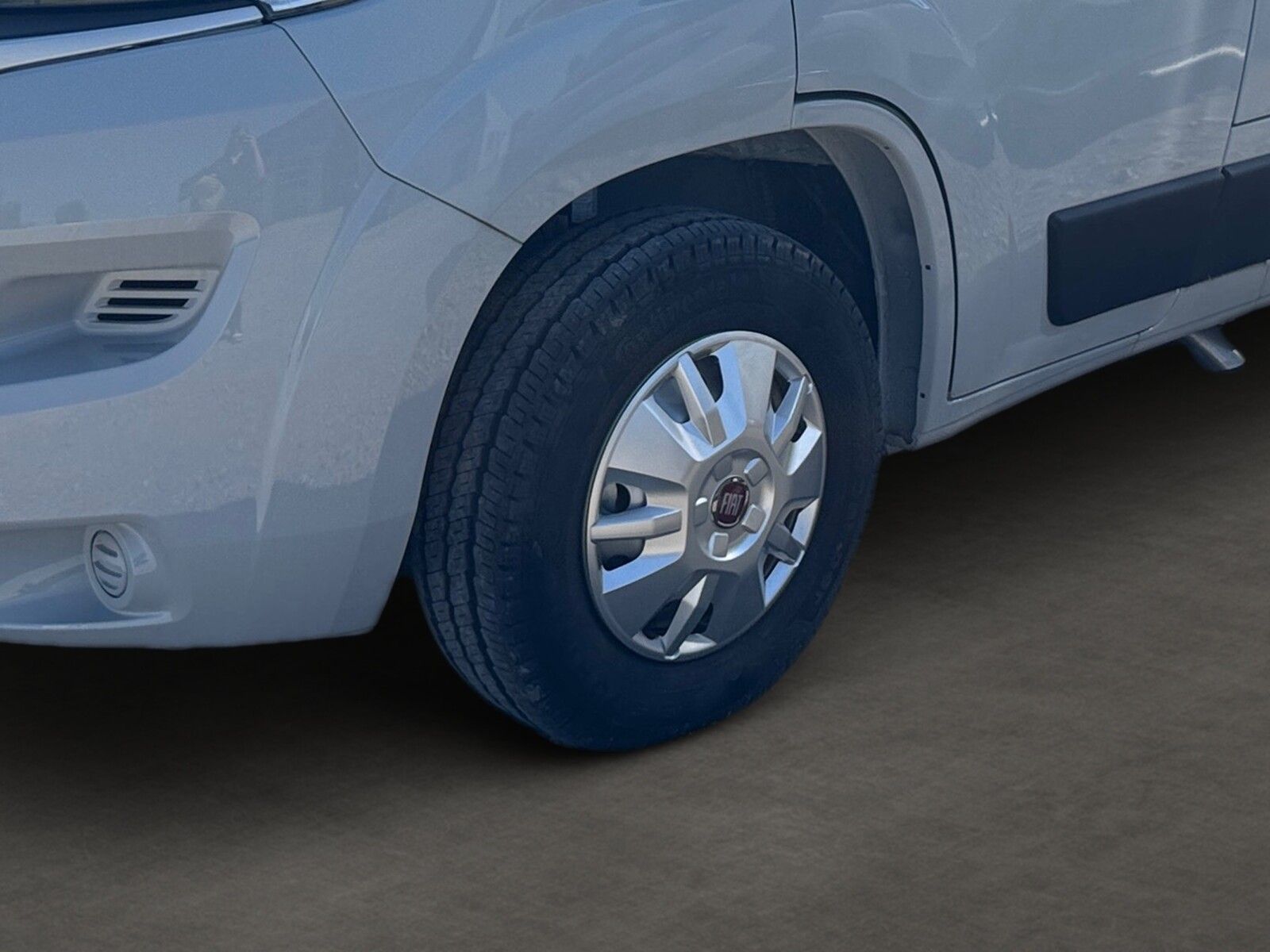 Fahrzeugabbildung Forster Vantasy 541 HB 140 PS mit Pop-Up Dach