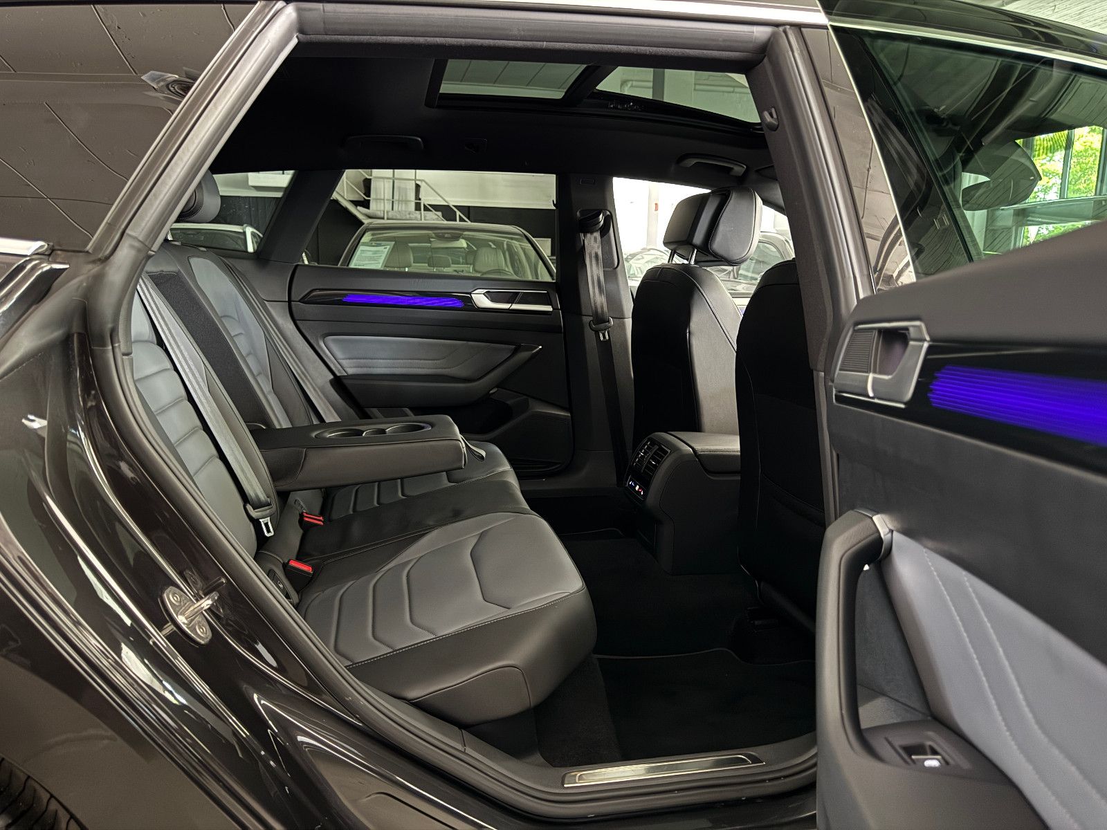 Fahrzeugabbildung Volkswagen ARTEON SB DSG ELEGANCE PANO IQ-LIGHT VW GARANTIE