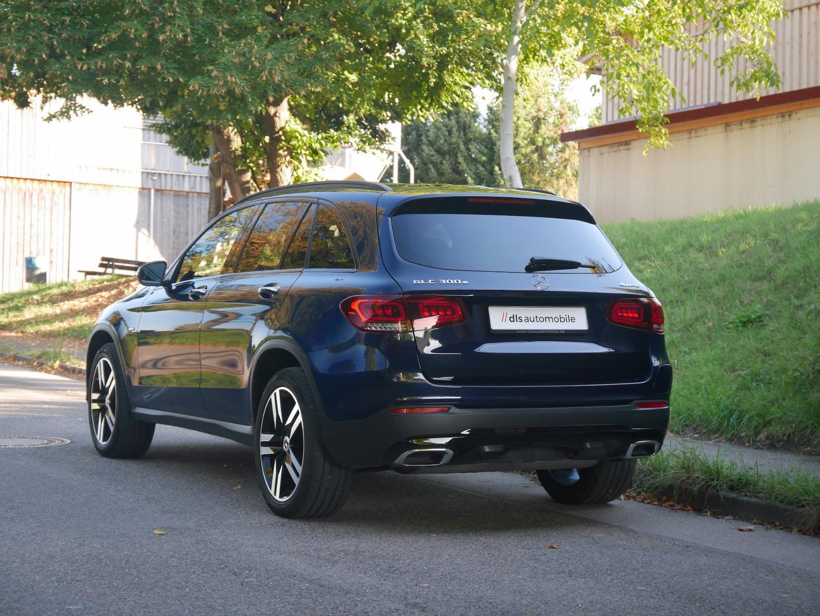 Mercedes-Benz GLC 300 e 4Matic Plug-In-Hybrid//AMG Line