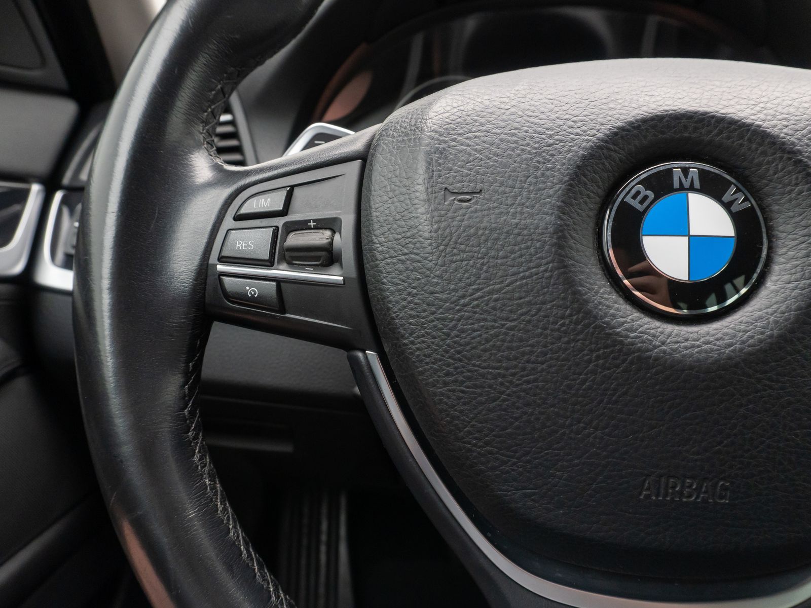Fahrzeugabbildung BMW 520d  Aut Kamera NaviBusiness HiFi BiXenon Leder