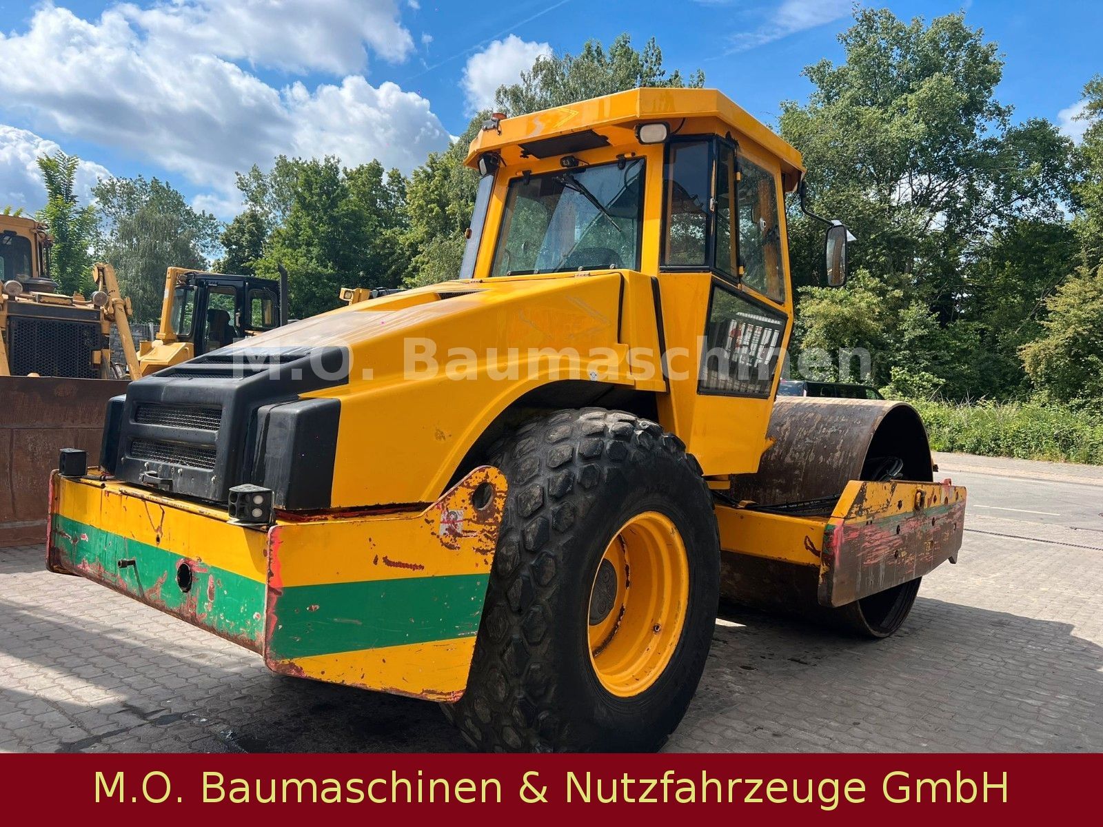 Fahrzeugabbildung Dynapac CA 302 D / Walzenzug / 12,5 t /