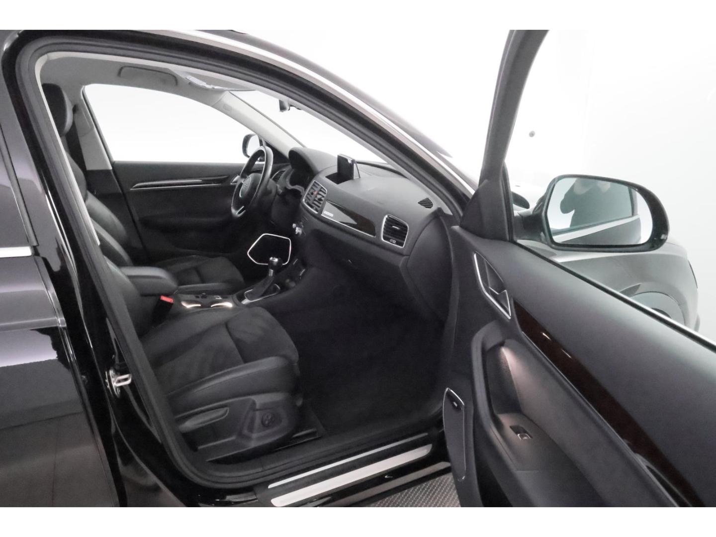 Audi Q3 2.0TFSI quattro S-tronic+NAVI+AHK+BOSE+KLIMA