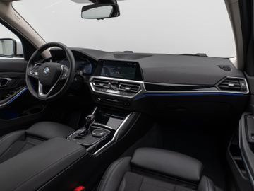 Fahrzeugabbildung BMW 320d xD SportLine HUD DAB 360°Stop&Go Alarm AHK