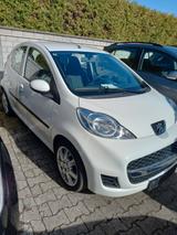 Peugeot 107 Black & Silver Edition 70 Black & Silver... - gebrauchte Peugeot 107 aus dem Jahr 2011