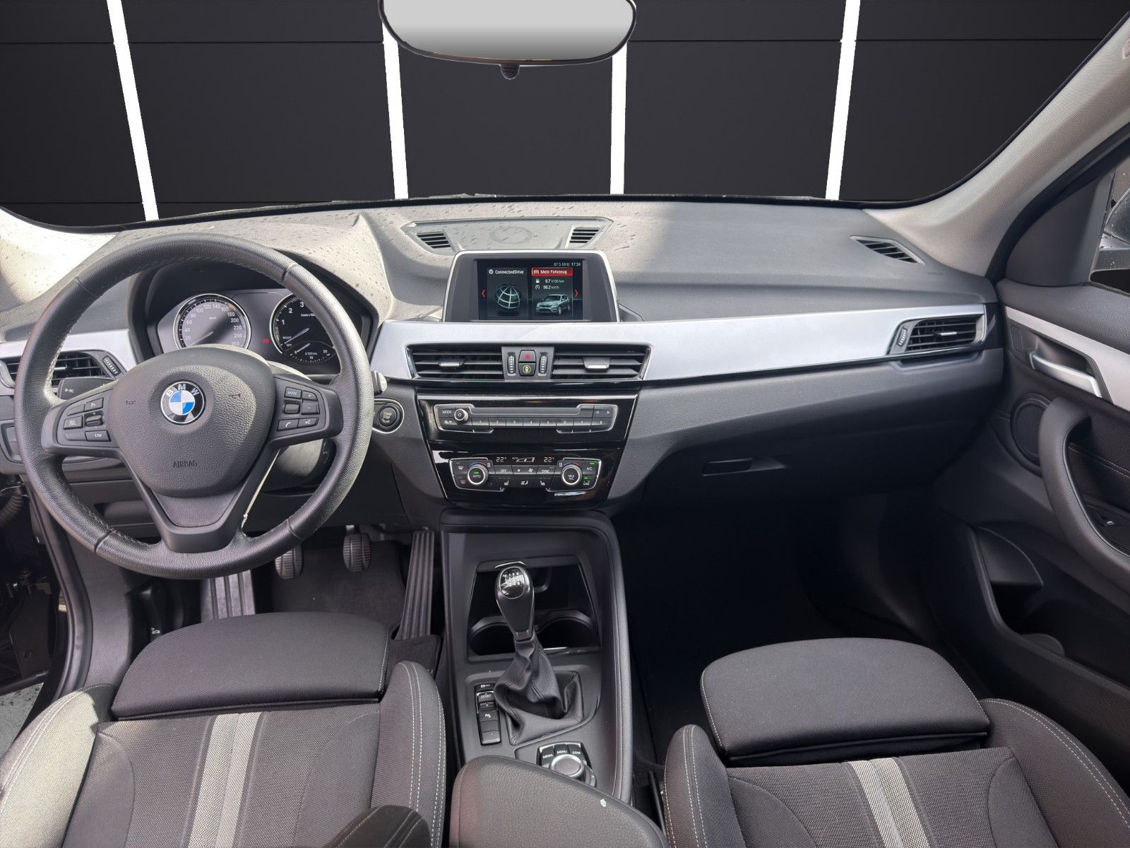 Fahrzeugabbildung BMW X1 sDrive 18 i Advantage PDC*Shzg*2-Zo.Klima*
