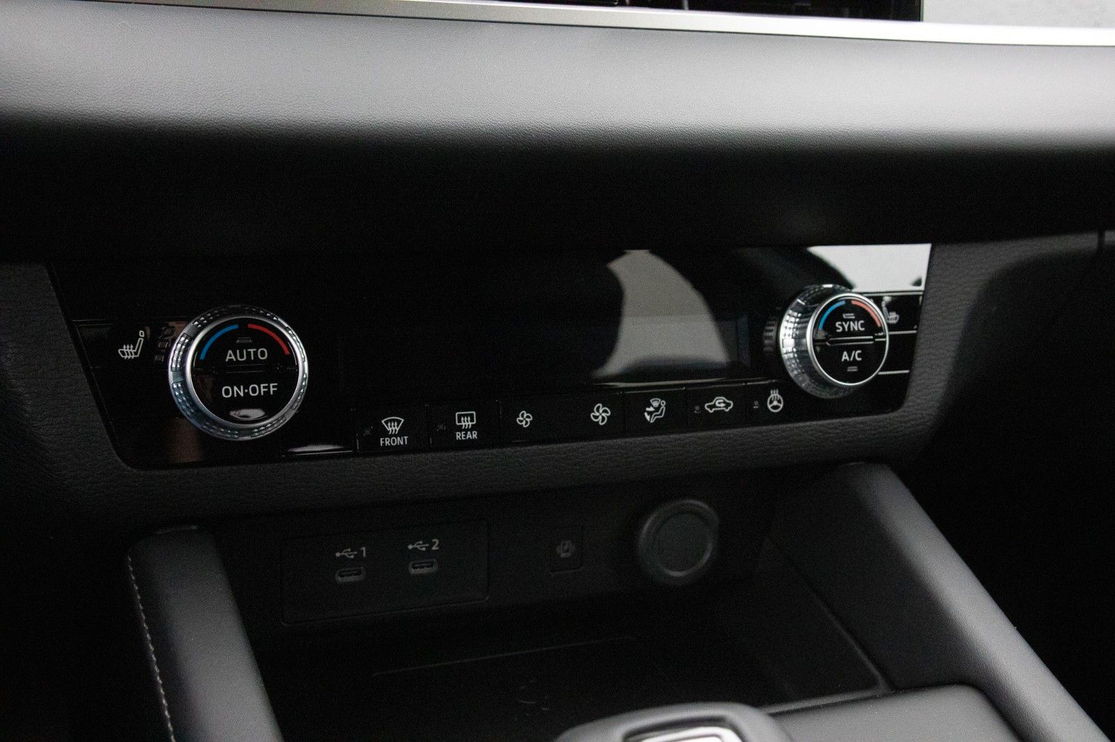 Fahrzeugabbildung Mitsubishi Outlander MY25 2.4 PHEV 4WD Intro Edition