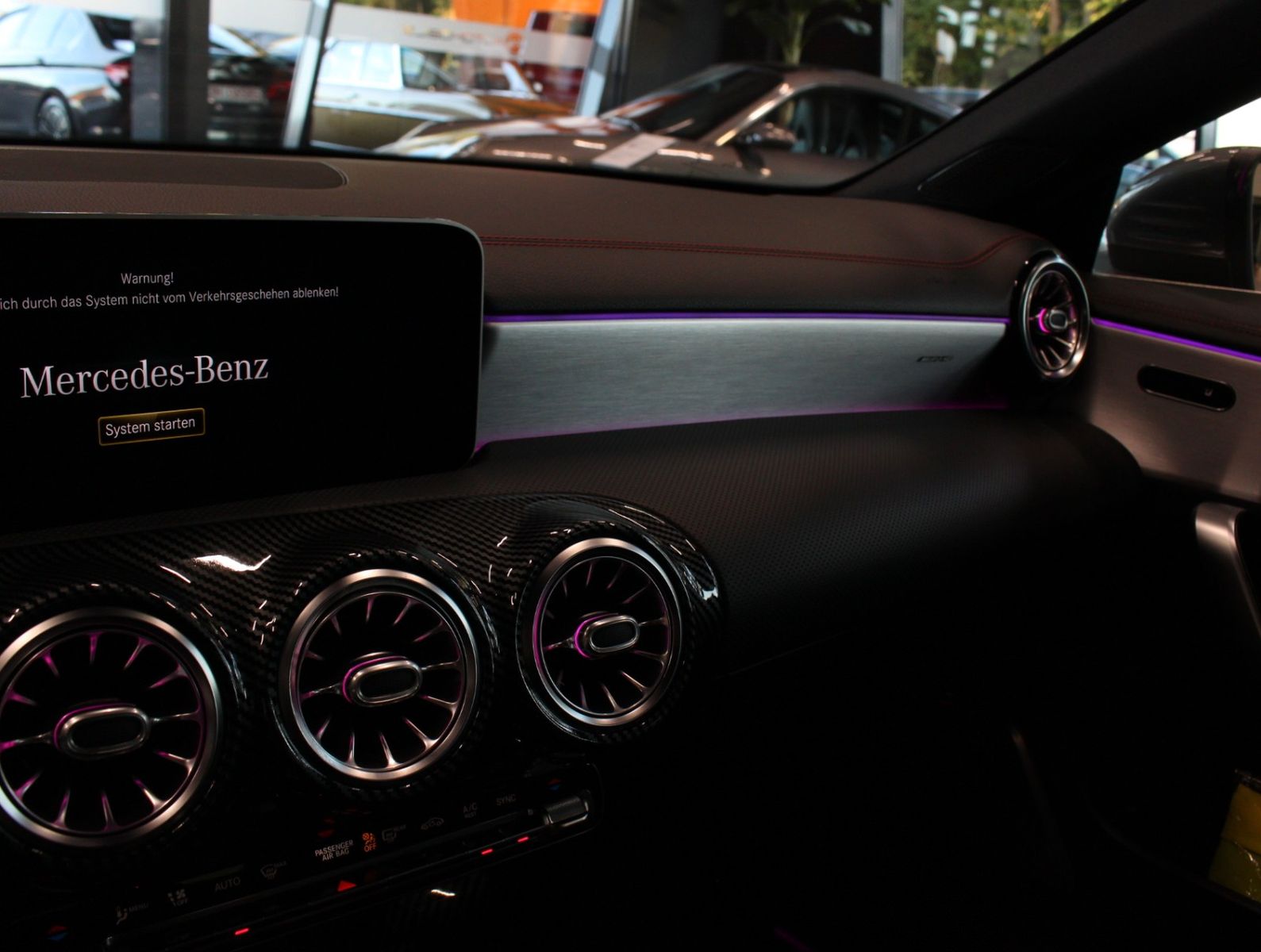 Fahrzeugabbildung Mercedes-Benz CLA 200 d AMG Line Widescreen*Ambiente*Kamera