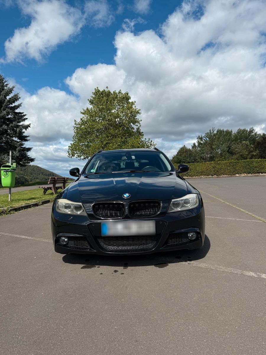 BMW 320 2012 — rear view