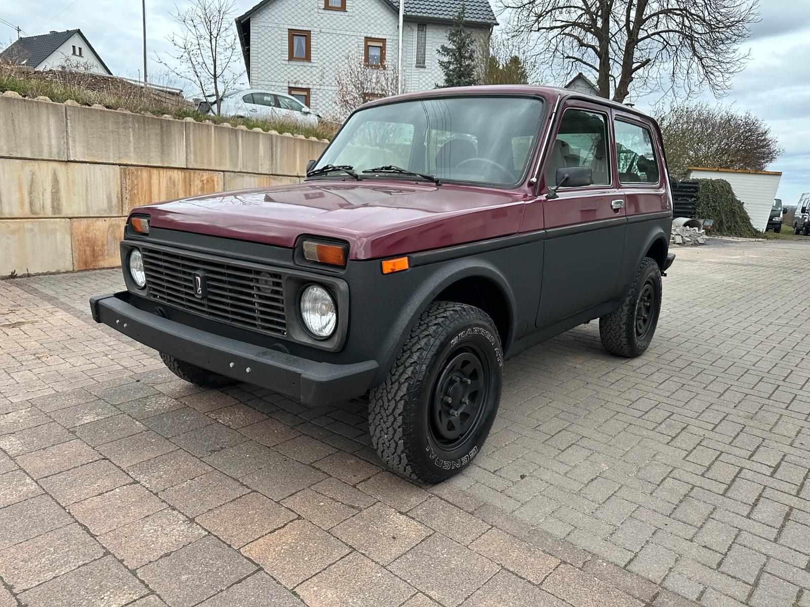 Lada NIVA 1.7i 4X4 TÜV 1/28  AHK  BJ2004 DOTZ