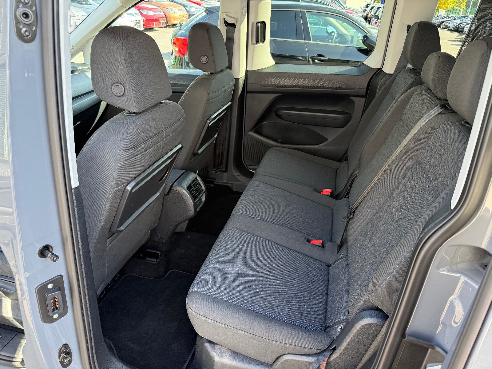 Fahrzeugabbildung Volkswagen Caddy Goal 2.0 TDI DSG ACC AHK Navi LED Sthz Kam