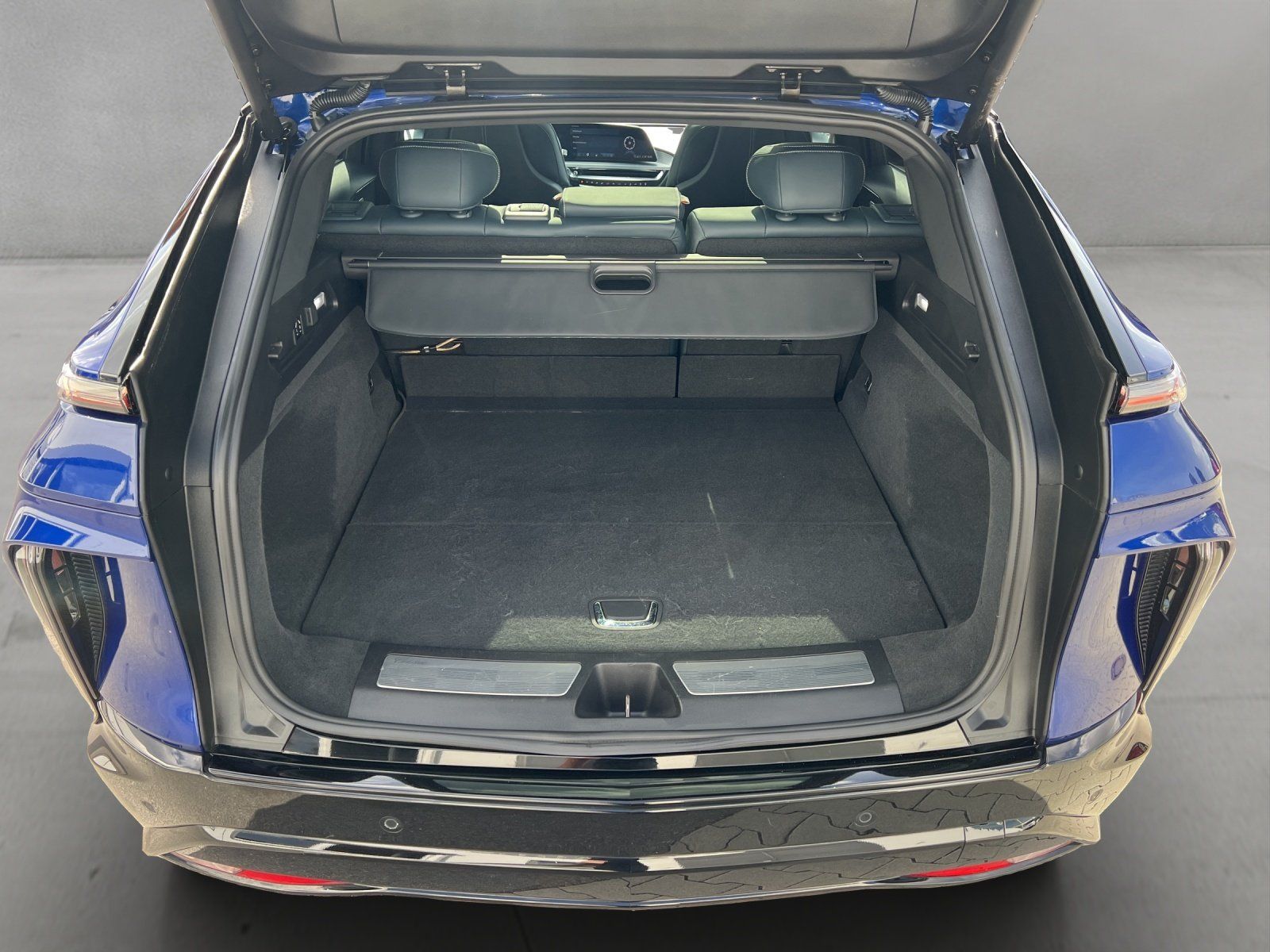 Fahrzeugabbildung Cadillac Lyriq AWD Sport/PANO-DACH/MASSAGE/AKG/ACC/360°KA
