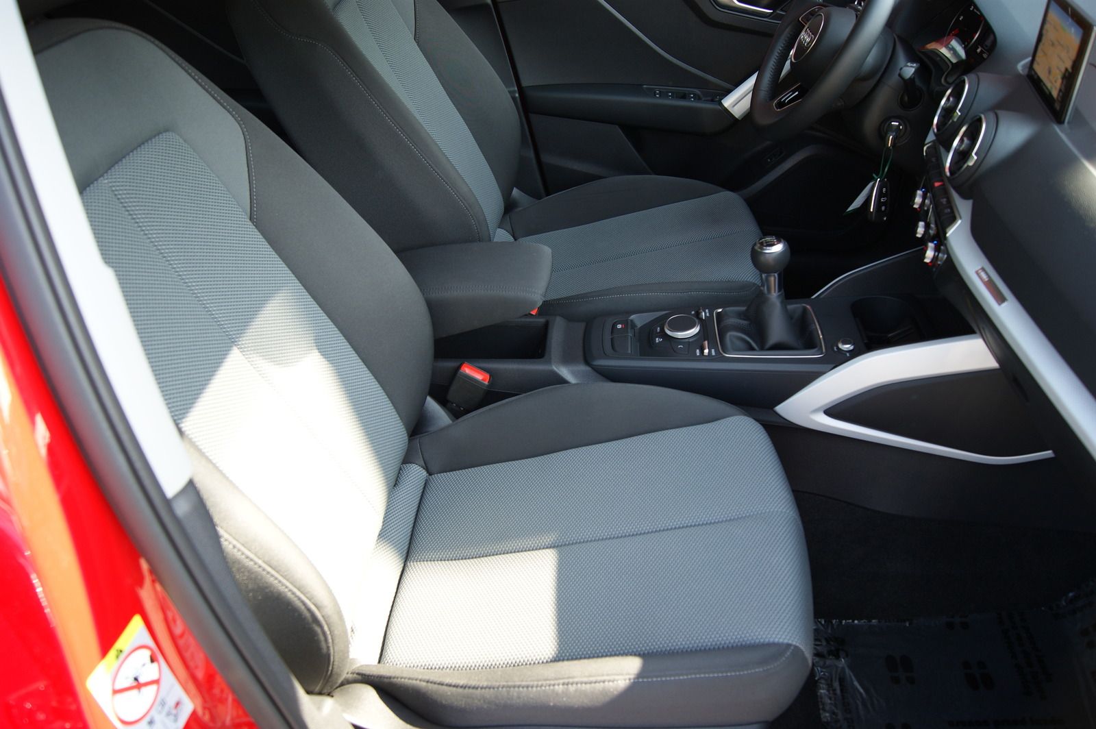 Fahrzeugabbildung Audi Q2 35 TDI design S-LINE AUDI-SOUND LED ANHZV PDC