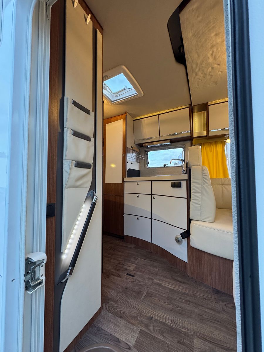 Fahrzeugabbildung Eura Mobil PROFILA RS 670 SB SAT HUBBETT LOUNGE PAKET LEDER