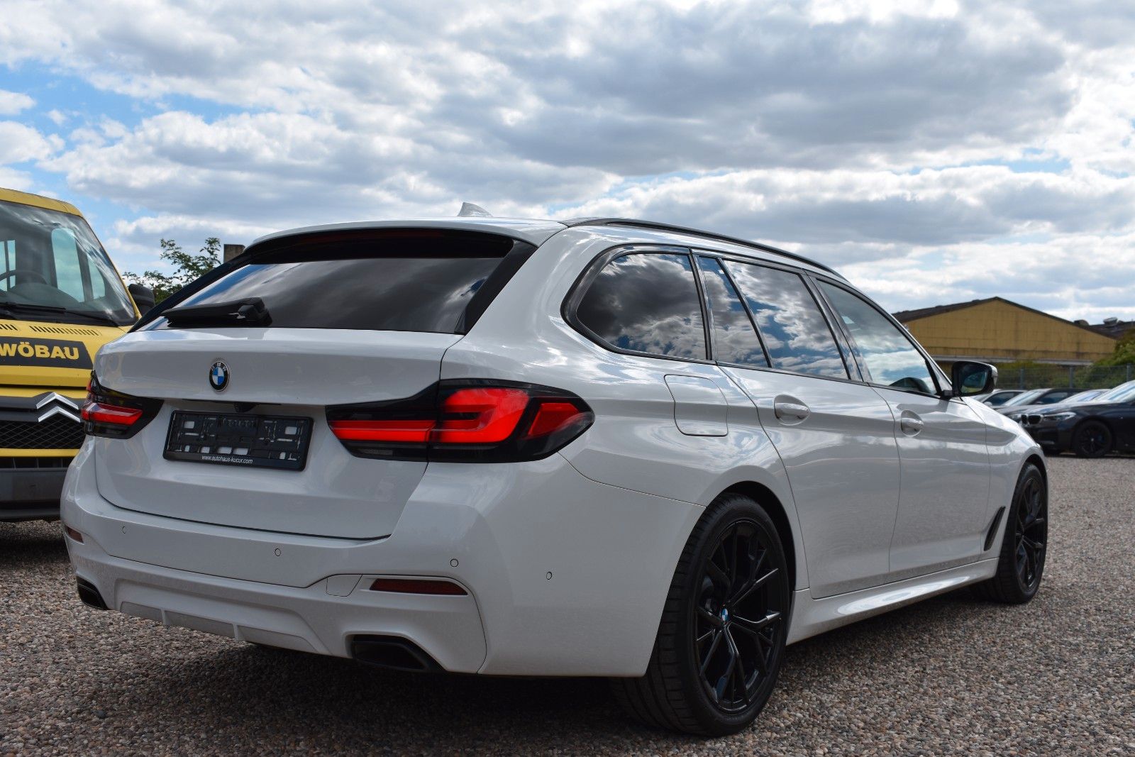 Fahrzeugabbildung BMW BMW 520d Touring  xDrive/M Sport/Anhänger/Shadow