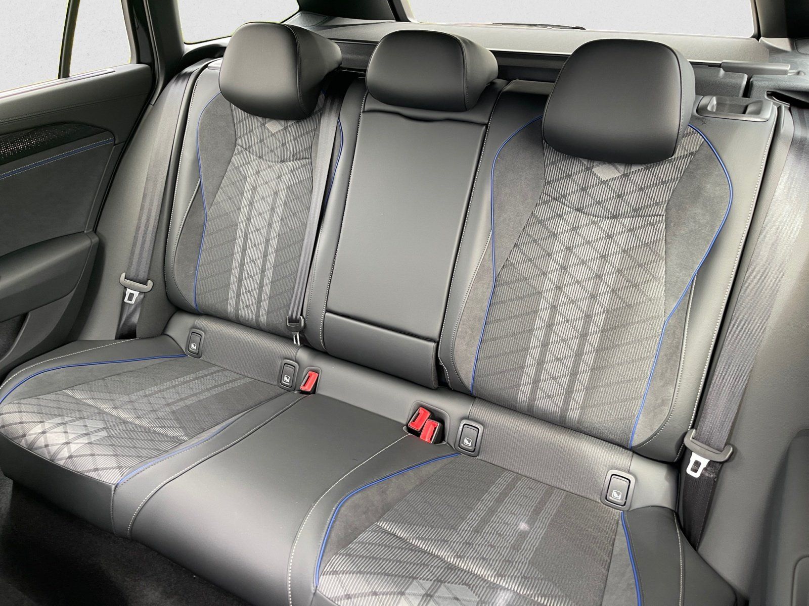 Volkswagen Passat - Bild 10