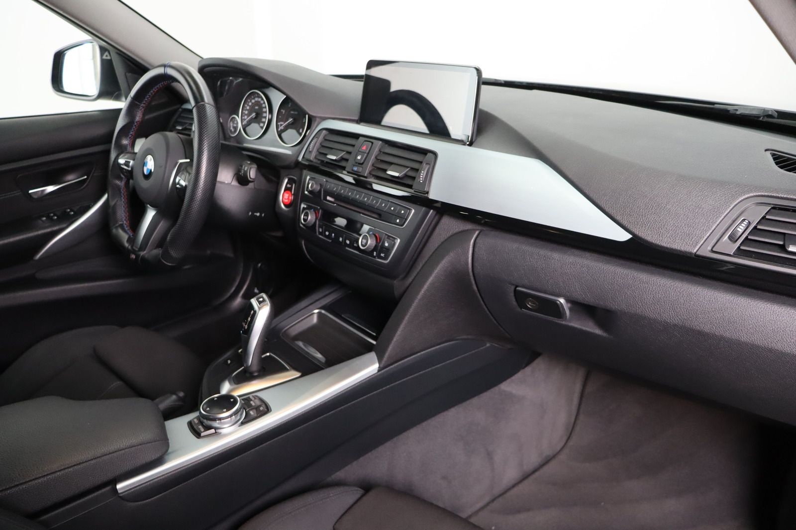 Fahrzeugabbildung BMW 330 d Touring  xDrive Sport Line