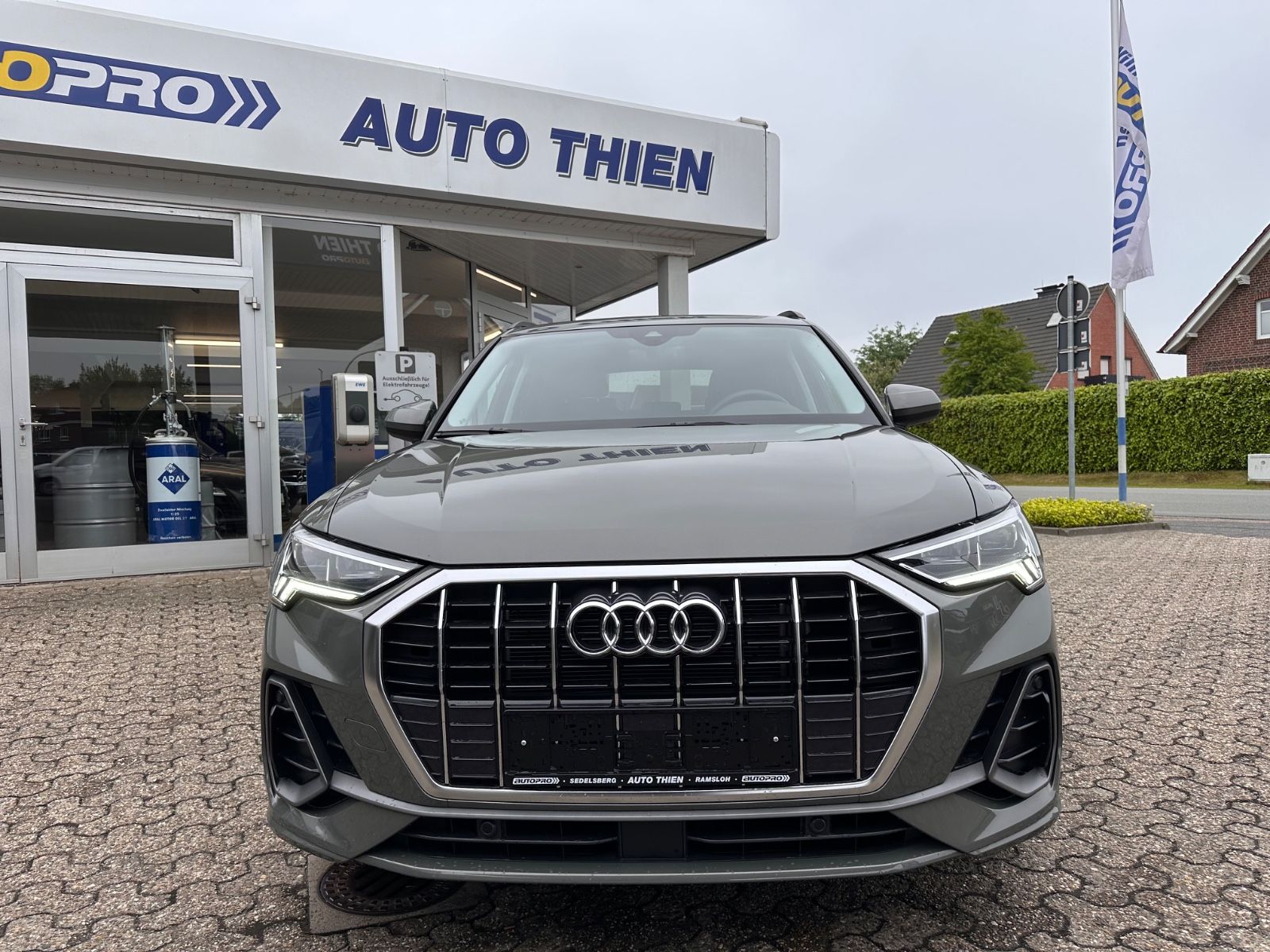Fahrzeugabbildung Audi Q3 35 TFSI S line S Tronic Navi/ACC/SHZG/LED/PDC