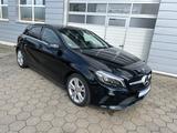 Mercedes-Benz A 180, Navi, Glasschiebedach, LED Scheinwerfer - : Scheinwerfer