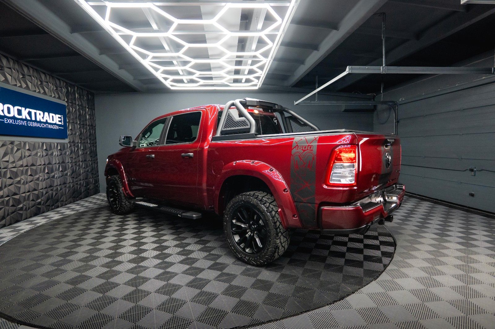 Fahrzeugabbildung Dodge RAM 5.7 V8 HEMI 4x4 OFFROAD NIGHT-Edition LED