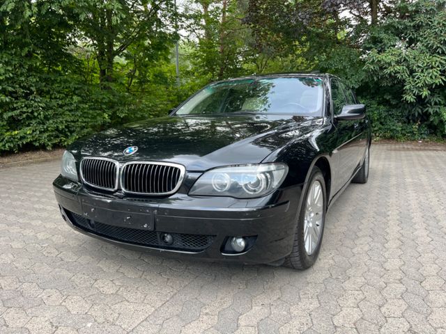 BMW 760 Baureihe760Li V12/Navi/Leder/Xenon/PDC/Volll