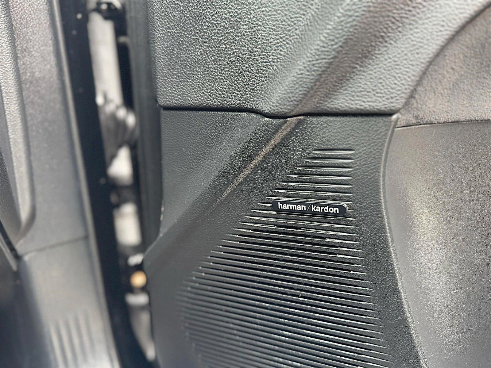 Fahrzeugabbildung Dodge Challenger 6.2 V8 SRT HELLCAT BLACK EDITION H&K